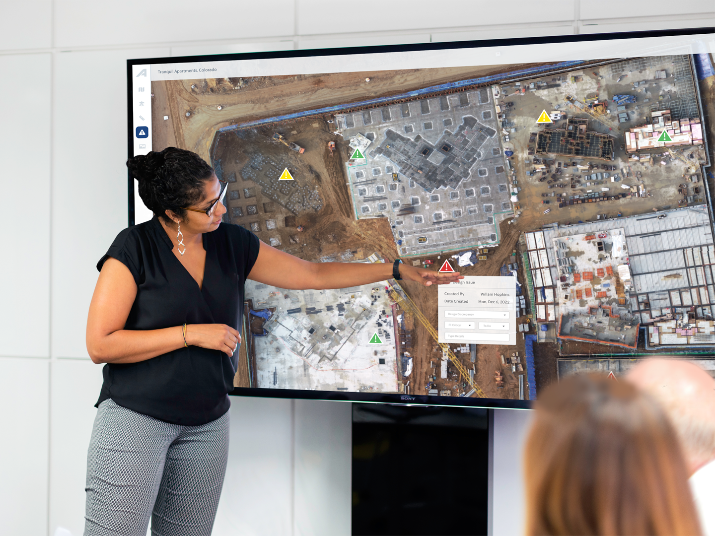 Geo-tagged issues on a site map presented on a large screen