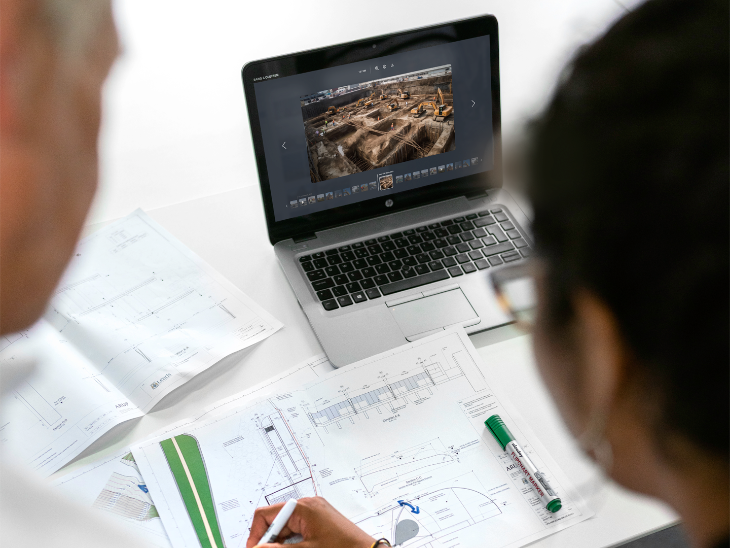 The media lightbox with a timeline on a laptop